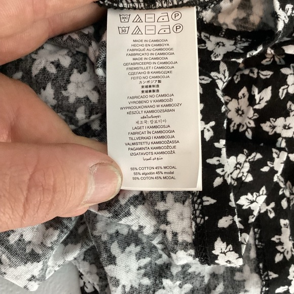 MICHAEL Michael Kors Floral Surplice Faux Wrap Top Black White 2X - Picture 7 of 7